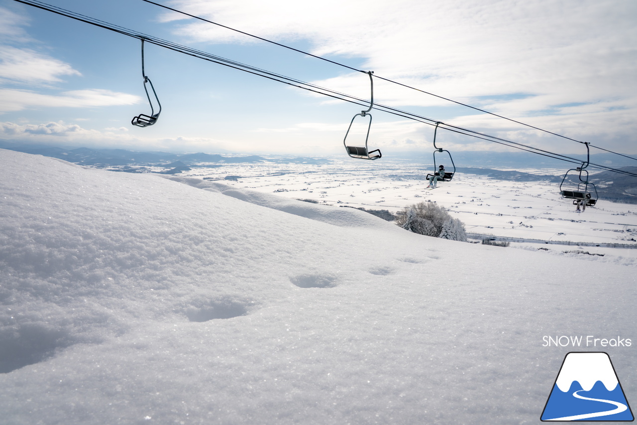 ぴっぷスキー場｜旭川紋別自動車道・比布北インターを降りたら約３分で到着。良質な雪、多彩なコース、抜群の眺望、美味しいグルメ、アフタースキーに温泉も。。。とっても高い満足度を誇るローカルゲレンデを滑ります(^^)/